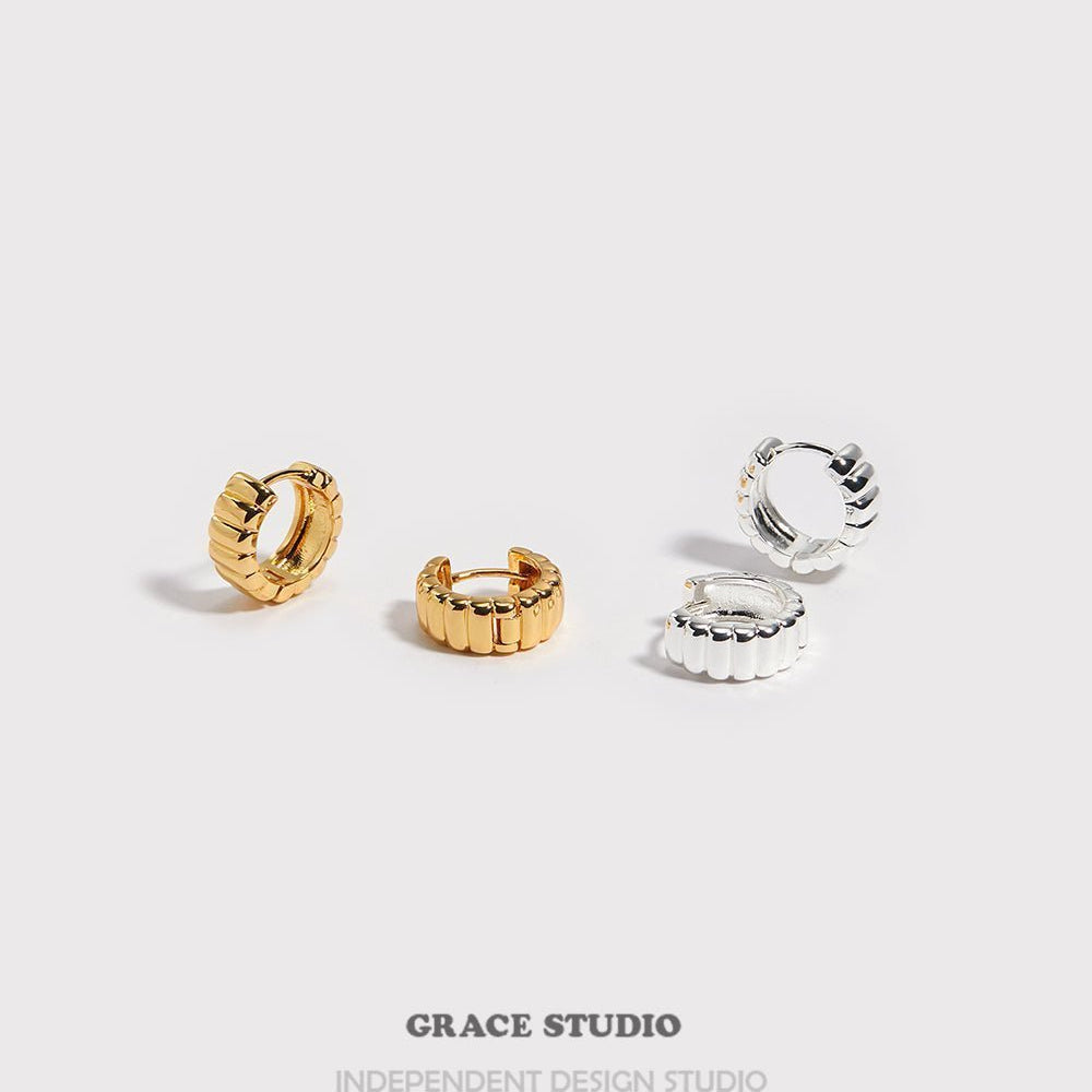 What Is Minimalist Style Jewelry? How to Define it