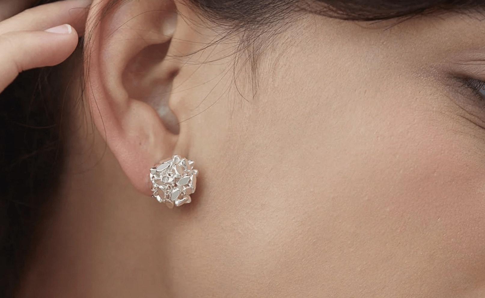 How to Wear Stud Earrings (A Beginner's Friendly Guide)