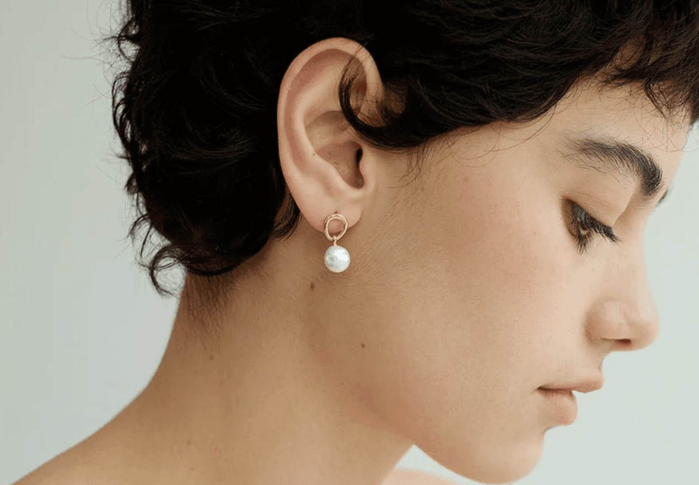 How to Wear Drop Earrings (Beginner Guide)