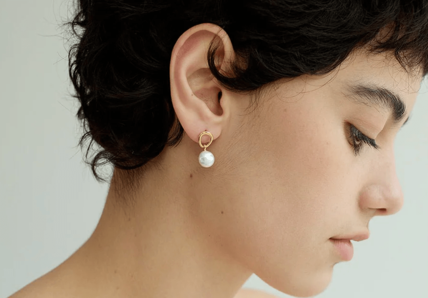 How to Wear Drop Earrings (Beginner Guide)