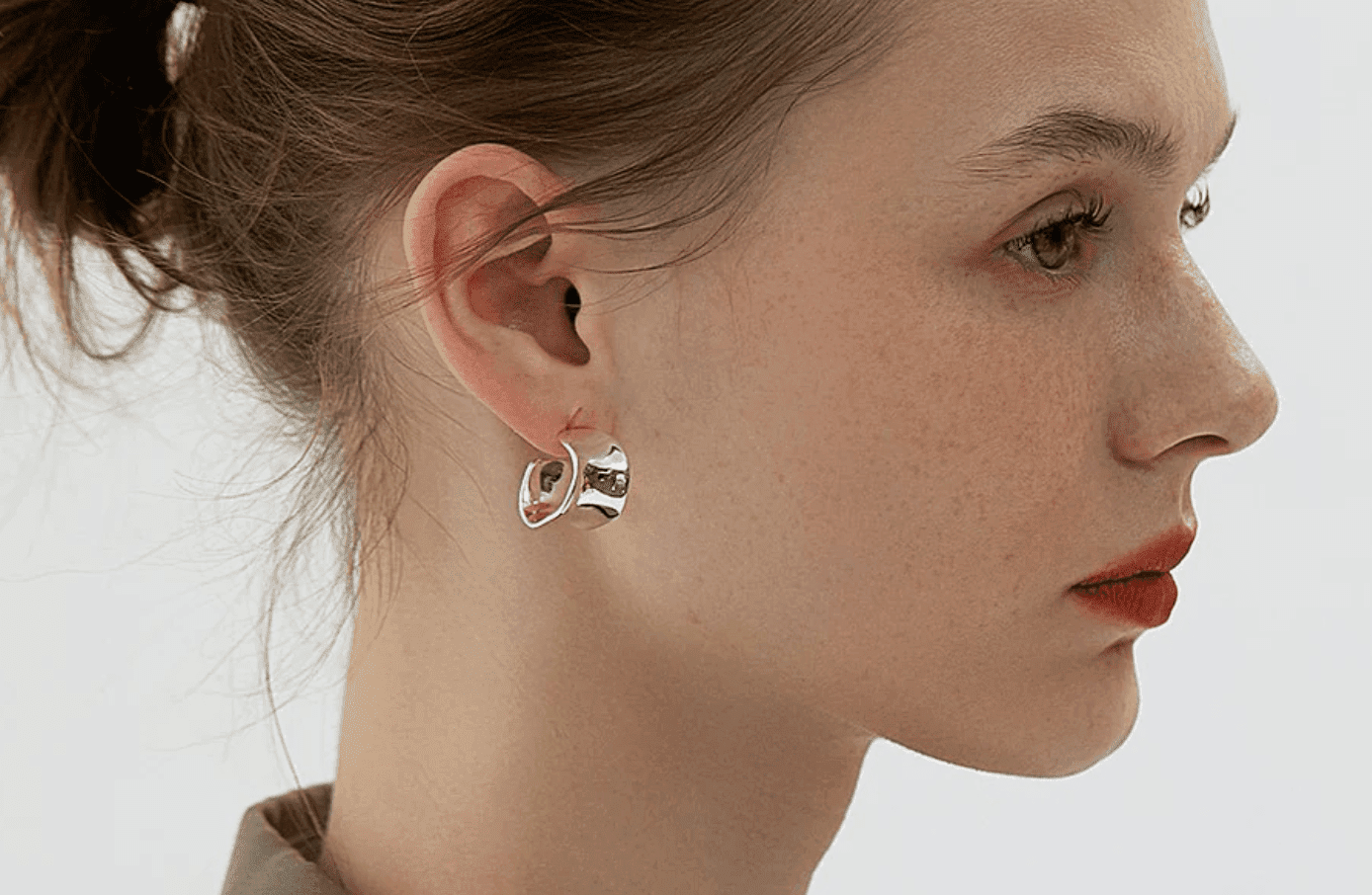What Is Sculptural Jewelry? (Beginner's Guide)
