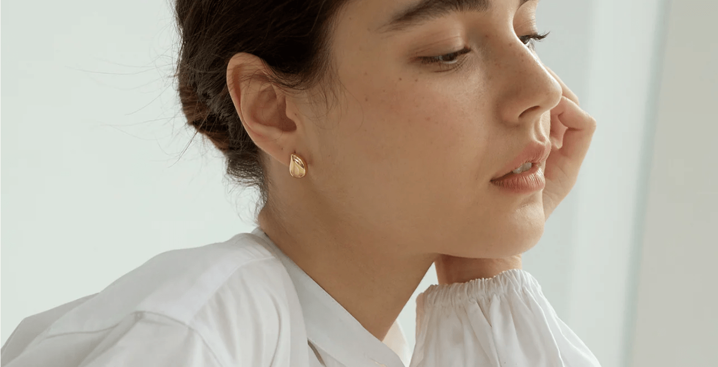 Best Earrings for a Long Face: What Styles Look Best?