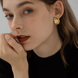 Ripple Form Stud Earrings