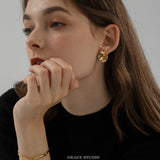 Ripple Form Stud Earrings