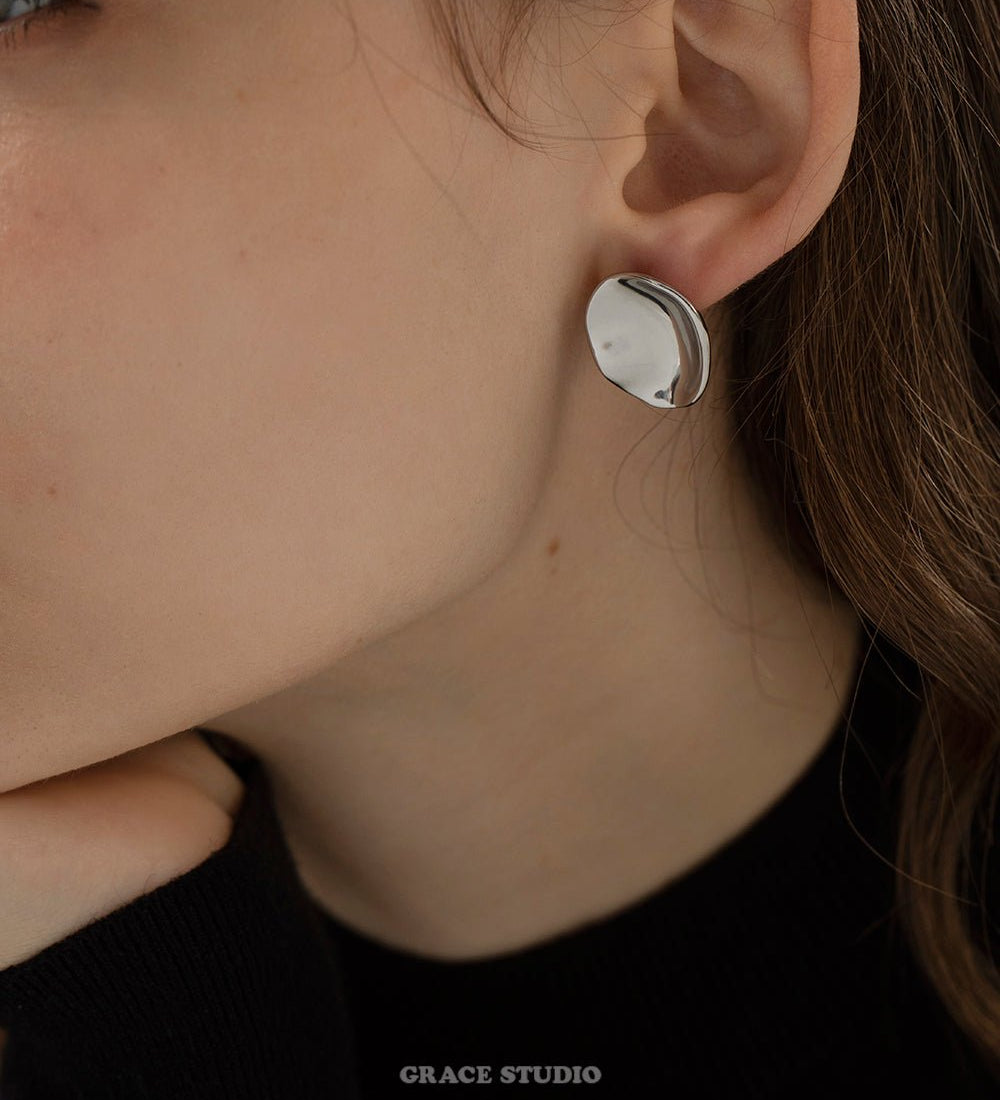 Ripple Form Stud Earrings