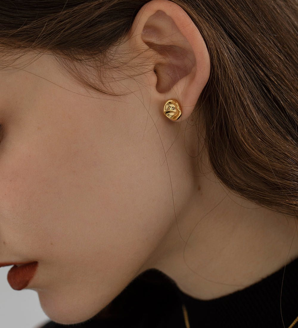 Ripple Form Stud Earrings