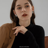 Ripple Form Stud Earrings