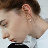 Gloss Curve Pearl Stud Earrings