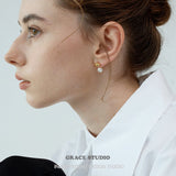 Gloss Curve Pearl Stud Earrings