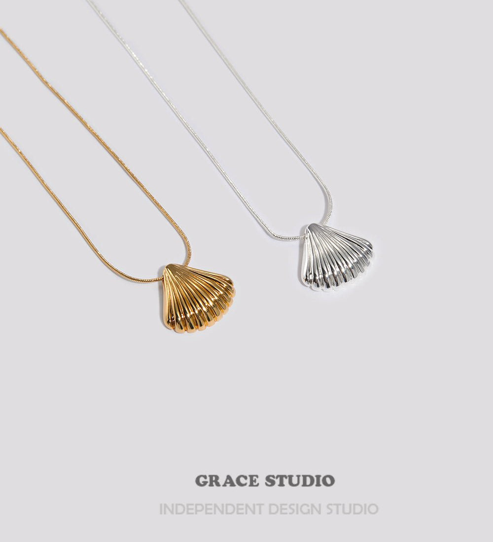 Ribbed Shell Pendant Necklace