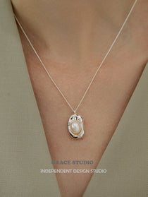 Molten Frame Pearl Pendant Necklace - Grace Studio